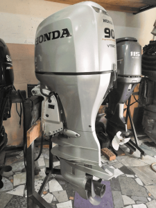 Купить 4х-тактный лодочный мотор HONDA BF 90 LRTU в Новосибирске